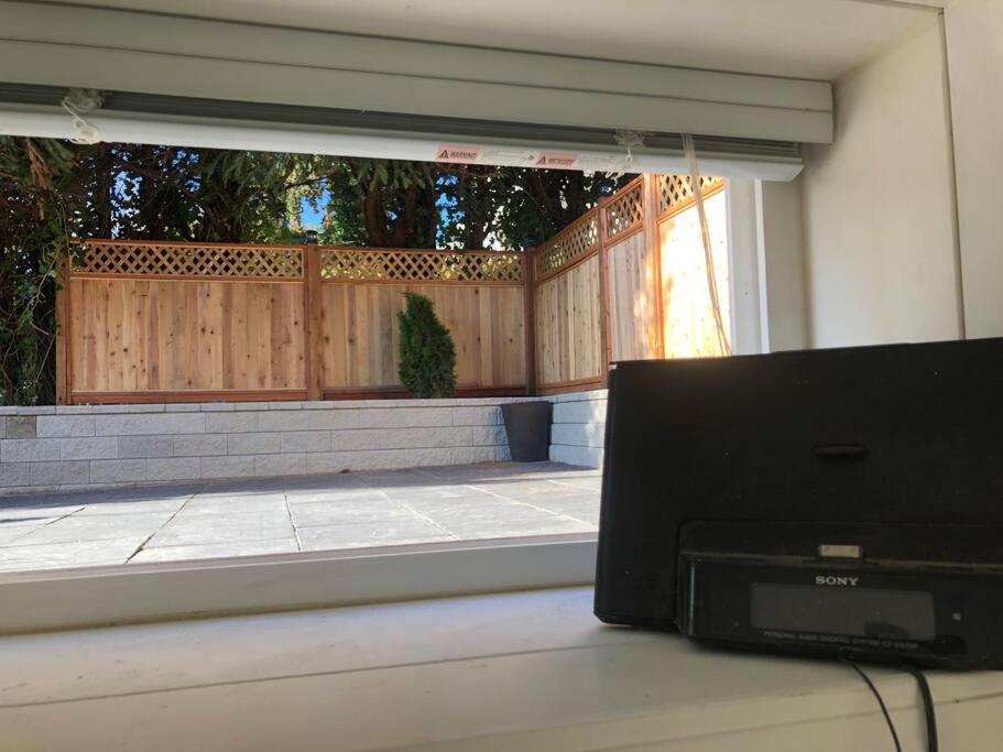 Bright Private Suite Near Departure Bay Beach ナナイモ エクステリア 写真