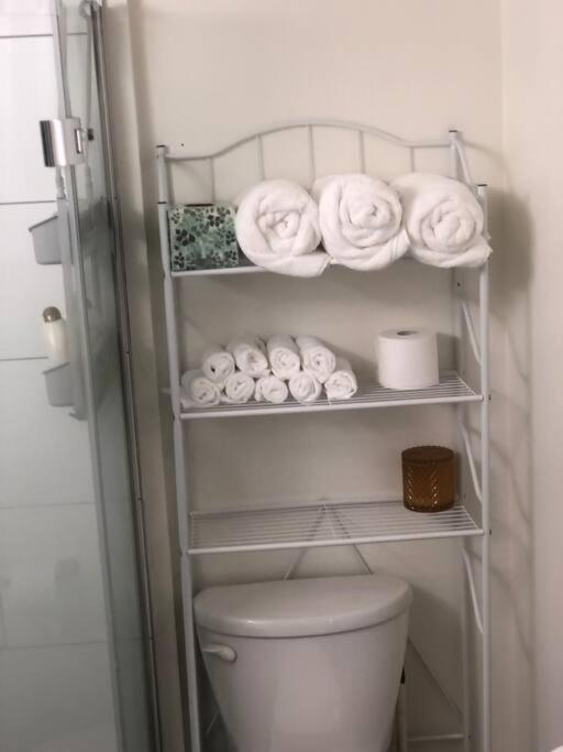 Bright Private Suite Near Departure Bay Beach ナナイモ エクステリア 写真