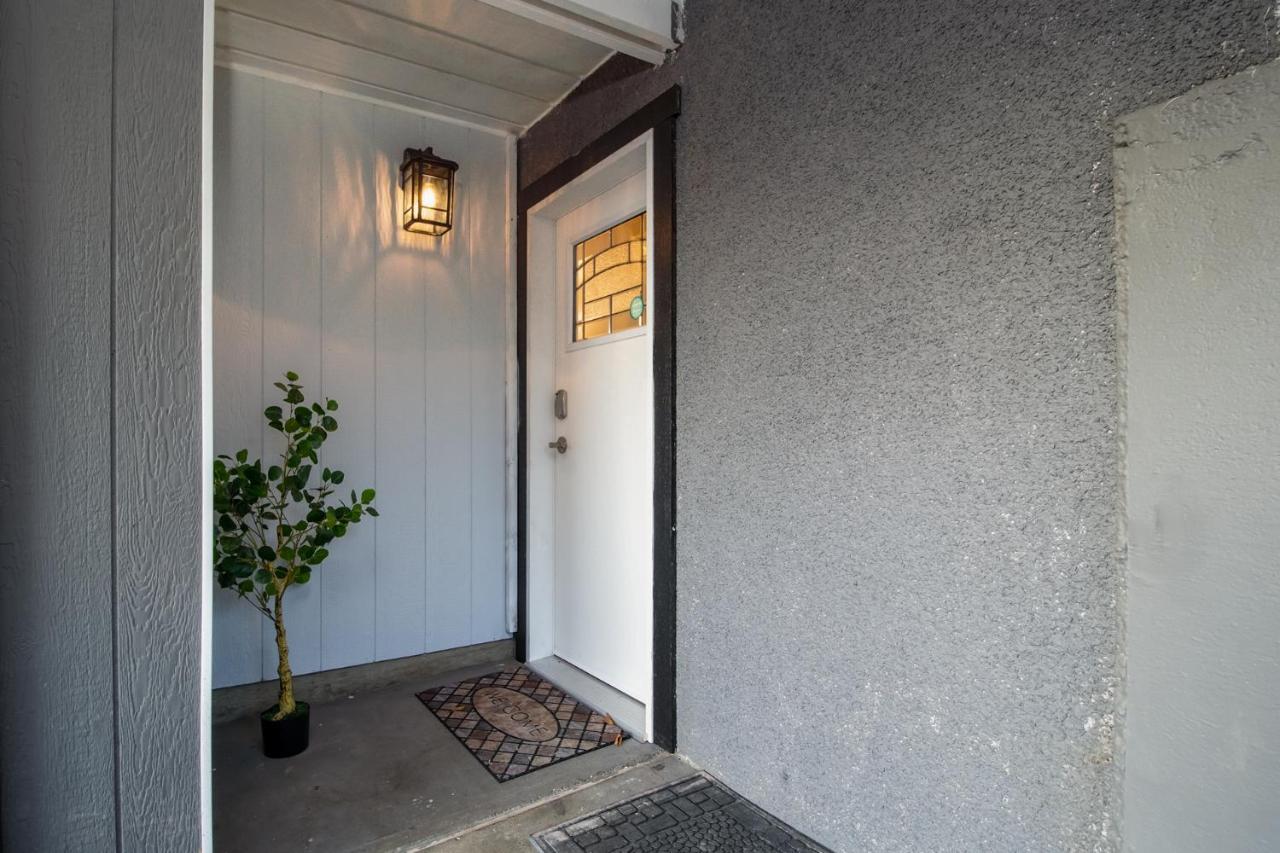 Bright Private Suite Near Departure Bay Beach ナナイモ エクステリア 写真