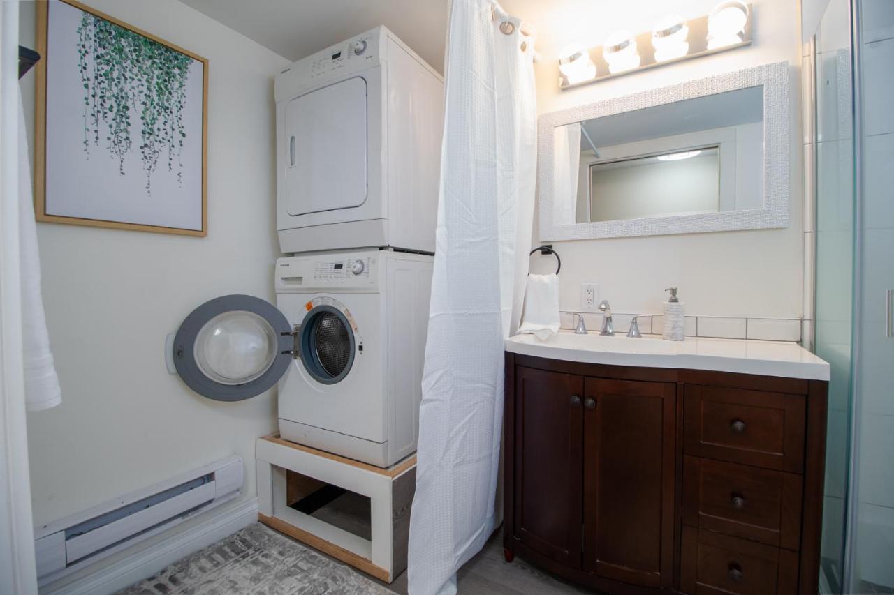 Bright Private Suite Near Departure Bay Beach ナナイモ エクステリア 写真