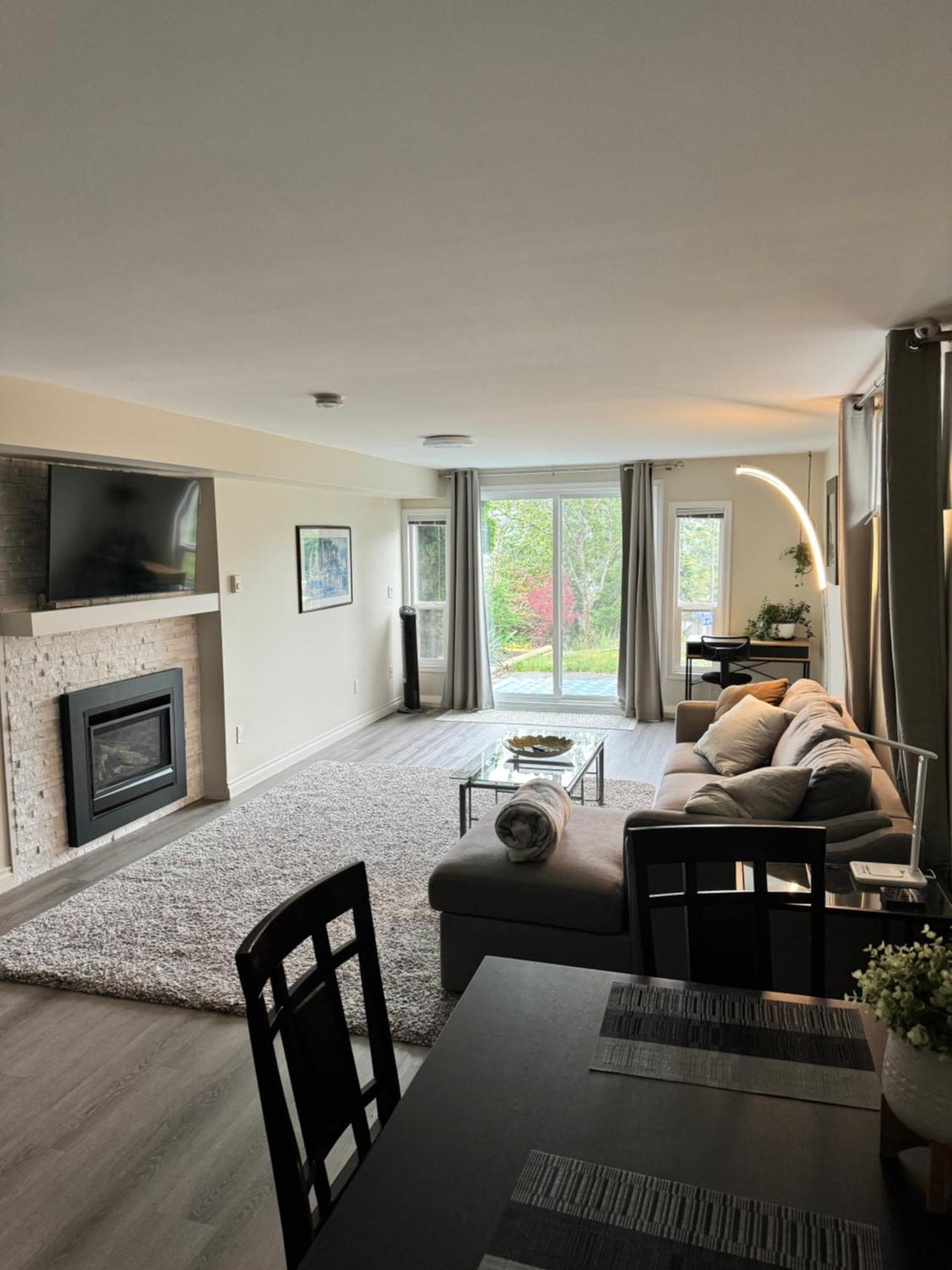 Bright Private Suite Near Departure Bay Beach ナナイモ エクステリア 写真